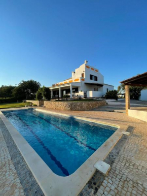 Casa Esperança - carefree living with pool and great views